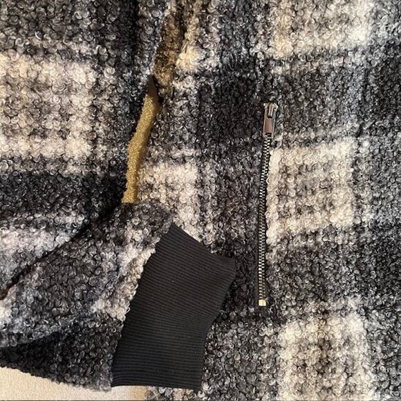 Lacey Chabert Comfy Chic Sherpa Jacket Size XL-Black Plaid -shacket -Zip-pockets - Picture 4 of 6